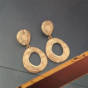 Kolo Huggie Náušnice Minimalistický Zlatý Kov Textúra Nezvyčajné pre Ženy Kúzlo Šperky украшения бижутерия